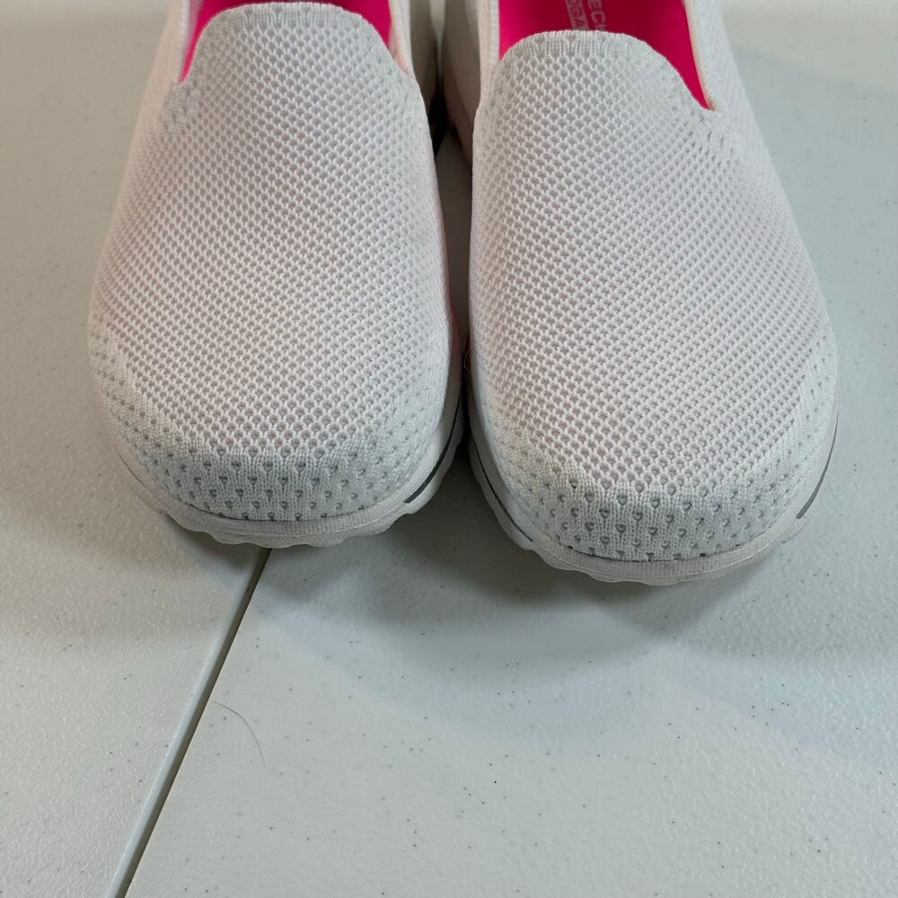 Skechers GOwalk Women’s Size 5 White Knit Slip On Walking Shoes Ultra Go